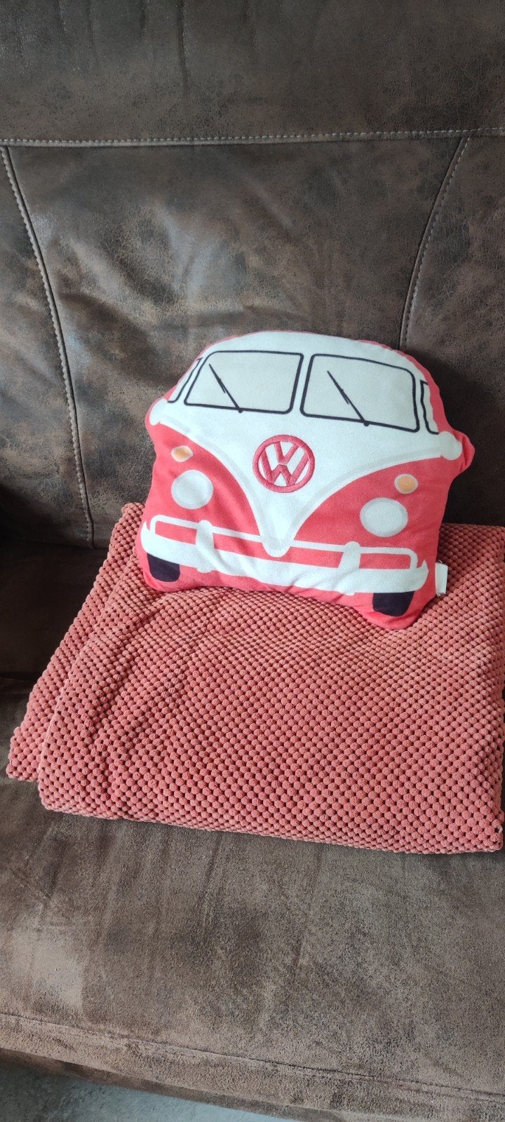 Volkswagen Oldtimer Bus Kussen - Rood/Wit Sierkussen, Gebruikt, Met print, Ophalen of Verzenden, Sierkussen