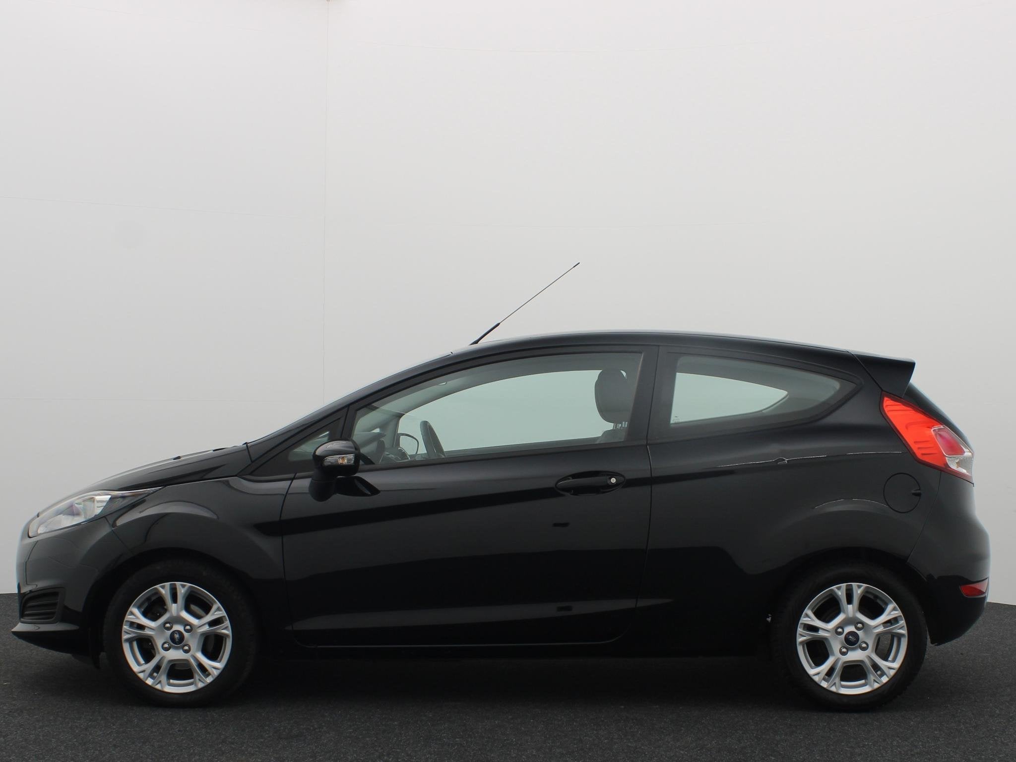 Ford Fiesta 1.6 TDCi Lease Style NWE D-RIEM / AIRCO / BLUETO, Auto's, Voorwielaandrijving, Euro 5, Stof, Gebruikt