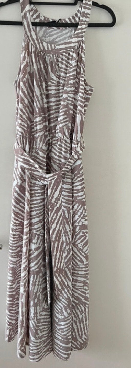 Studio Anneloes Muze Palm dress taupe maat M nieuw, Maat 38/40 (M), Verzenden, Beige, Nieuw