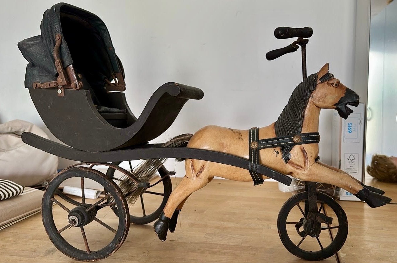 Antieke houten paardenkoets met kinderwagen, Ophalen
