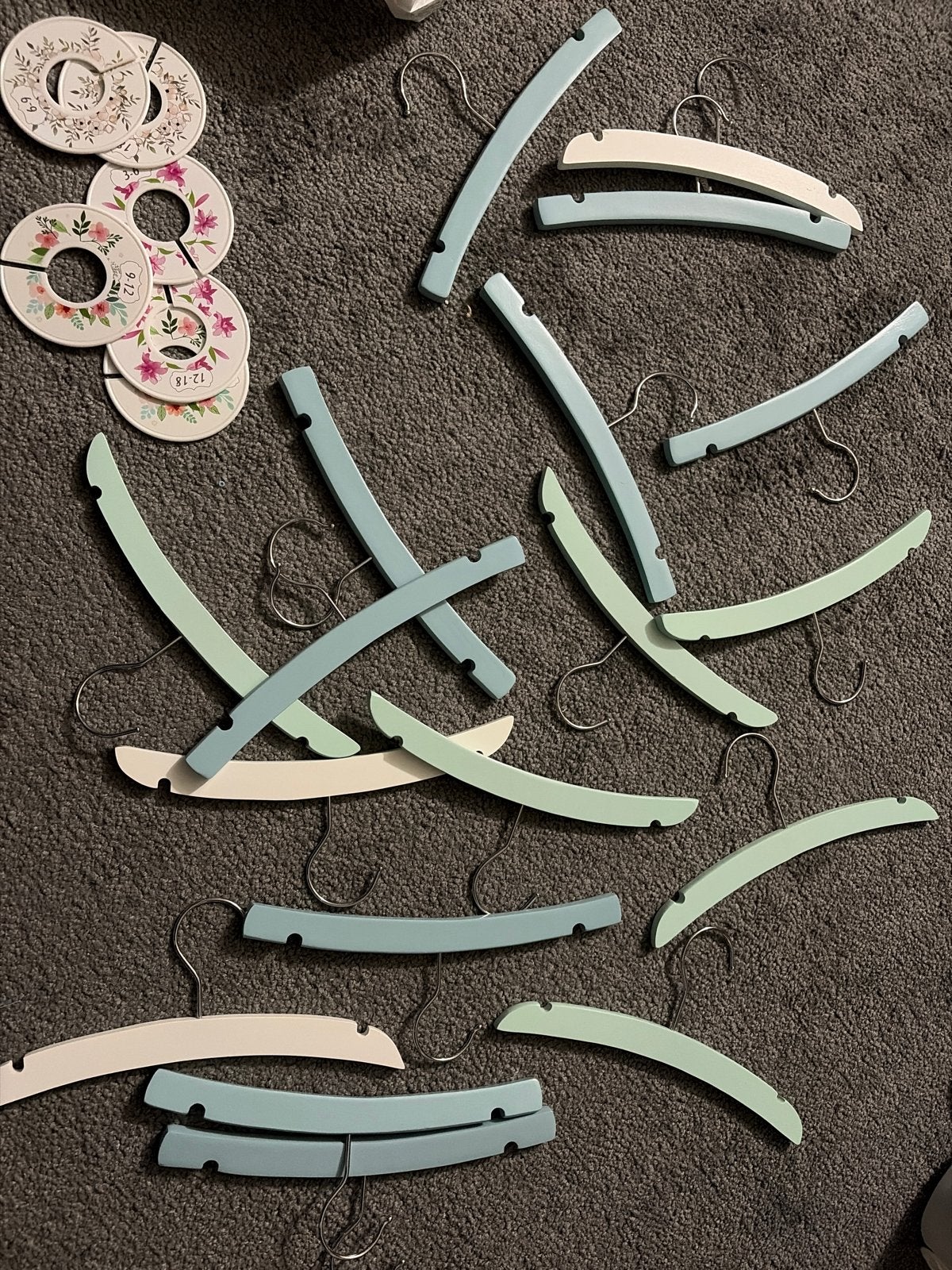 Baby kledinghangers met maatverdelers, Ophalen of Verzenden, Gebruikt, Hout, Kinderen