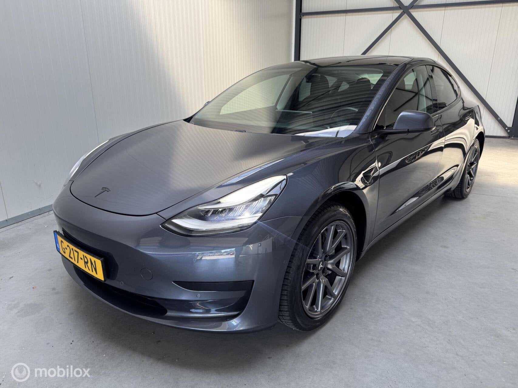 Tesla Model 3 Standard RWD Plus 60 kWh originele Trekhaak, Auto's, Tesla, Automaat, 238 pk, Gebruikt, Origineel Nederlands