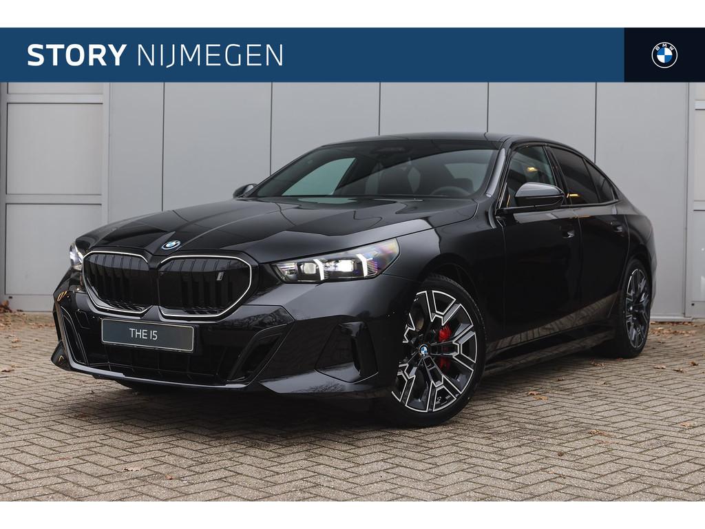 BMW i5 eDrive40 M Sport / Panoramadak / Stoelventilatie / Pa, Automaat, 2095 kg, Achterwielaandrijving, Met garantie (alle)