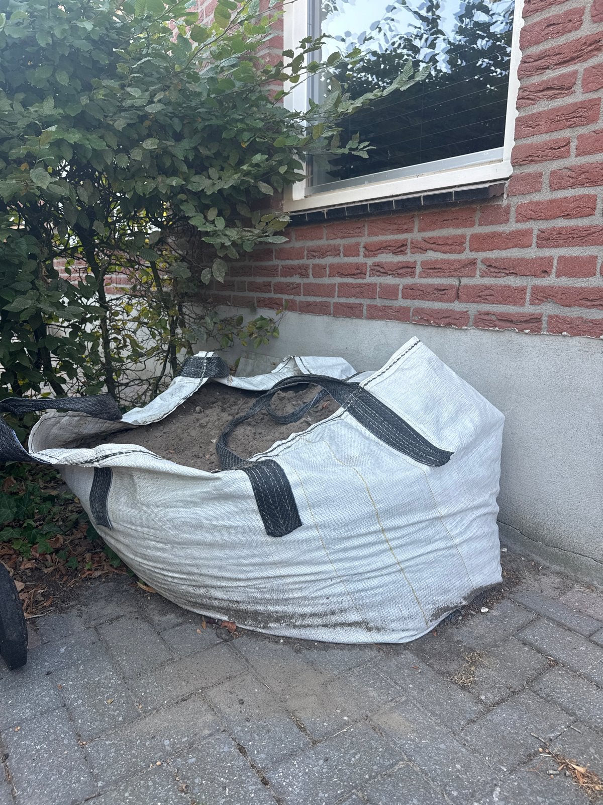 GRATIS; Big bag met zwarte grond/ophoogzand, Ophalen, Gebruikt, Ophoogzand