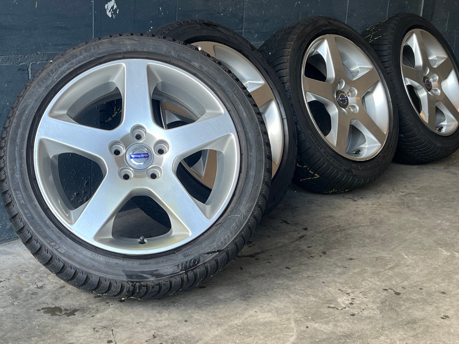 17" Originele Volvo V70 V60 S60 S80 Winterset Bridgestone, 4153RD, Gebruikt, Banden en Velgen, 17 inch