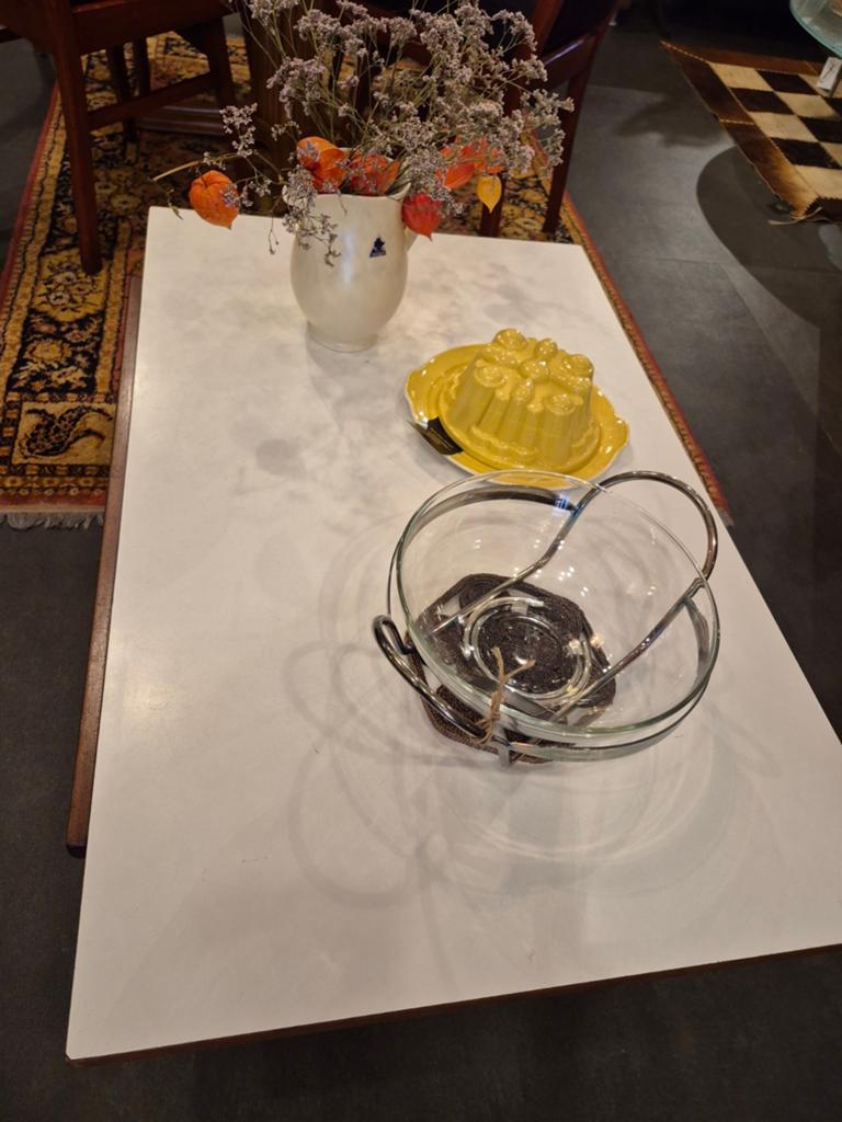 Vintage Salontafel met Wit Blad en Houten Onderstel, Ophalen