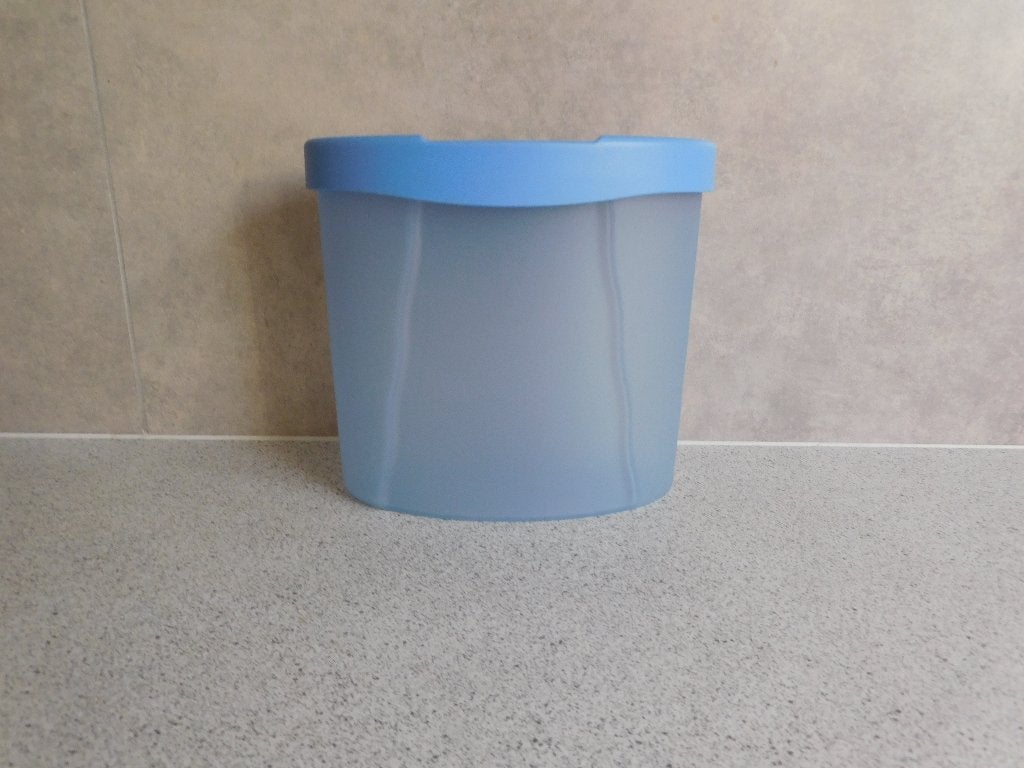Tupperware Orient voorraadbus 1,9 Ltr. Blauw, Blauw, Ophalen of Verzenden, Zo goed als nieuw, Bus of Trommel