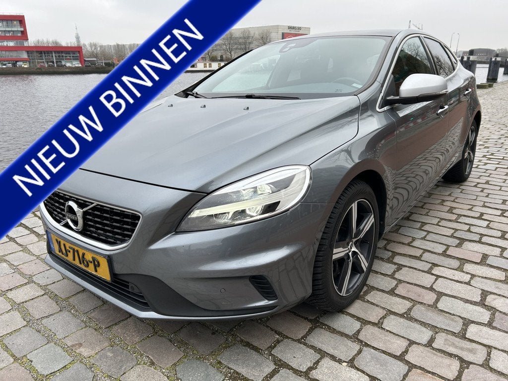 Volvo V40 1.5 T3 Polar+ Sport R design Panodak navi ecc, 4 cilinders, 700 kg, Origineel Nederlands, Bedrijf