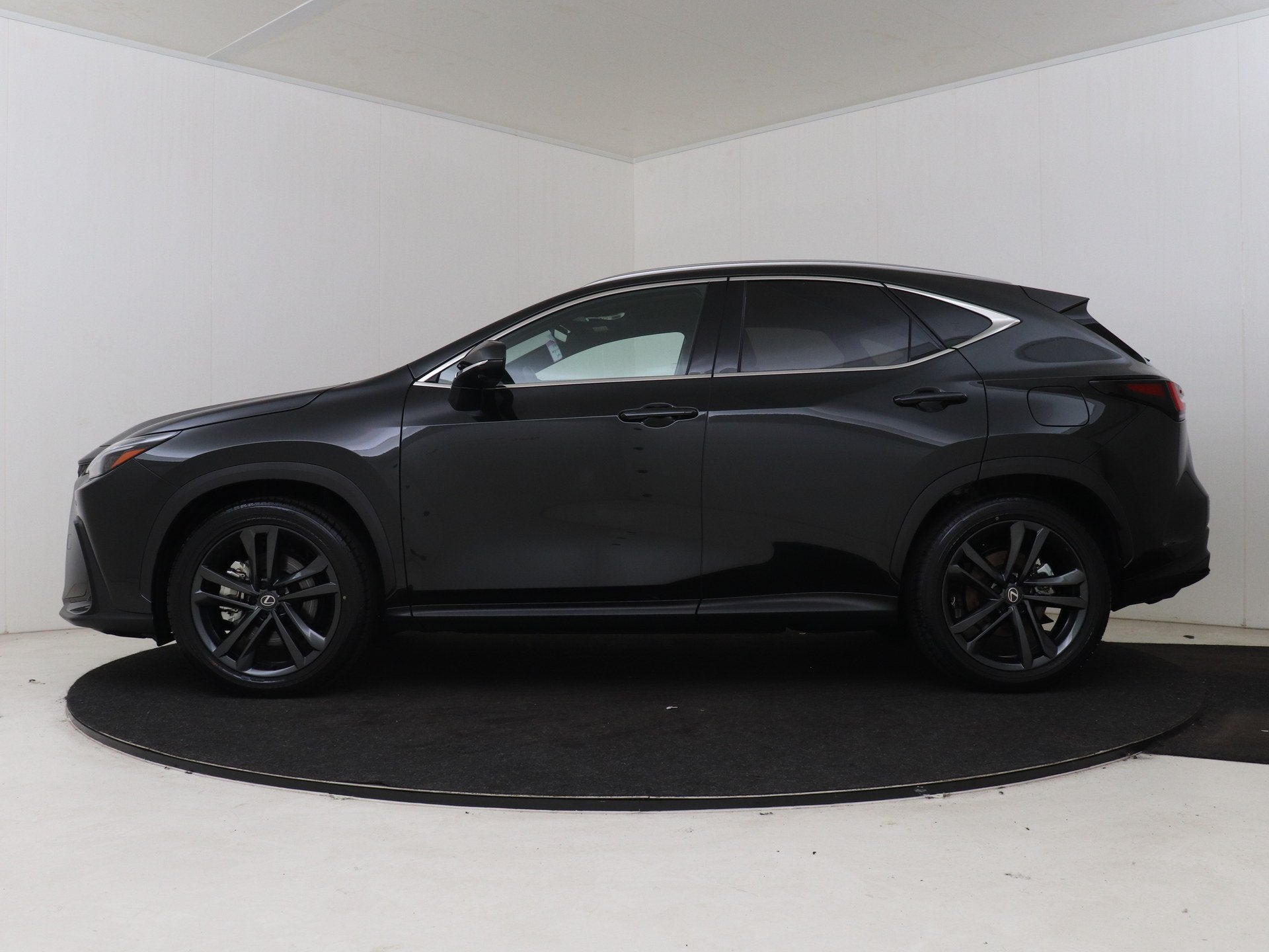 Lexus NX 450h+ AWD 35th Edition Trekhaak | 360 Camera | 20", Automaat, 4 cilinders, Zwart, SUV of Terreinwagen