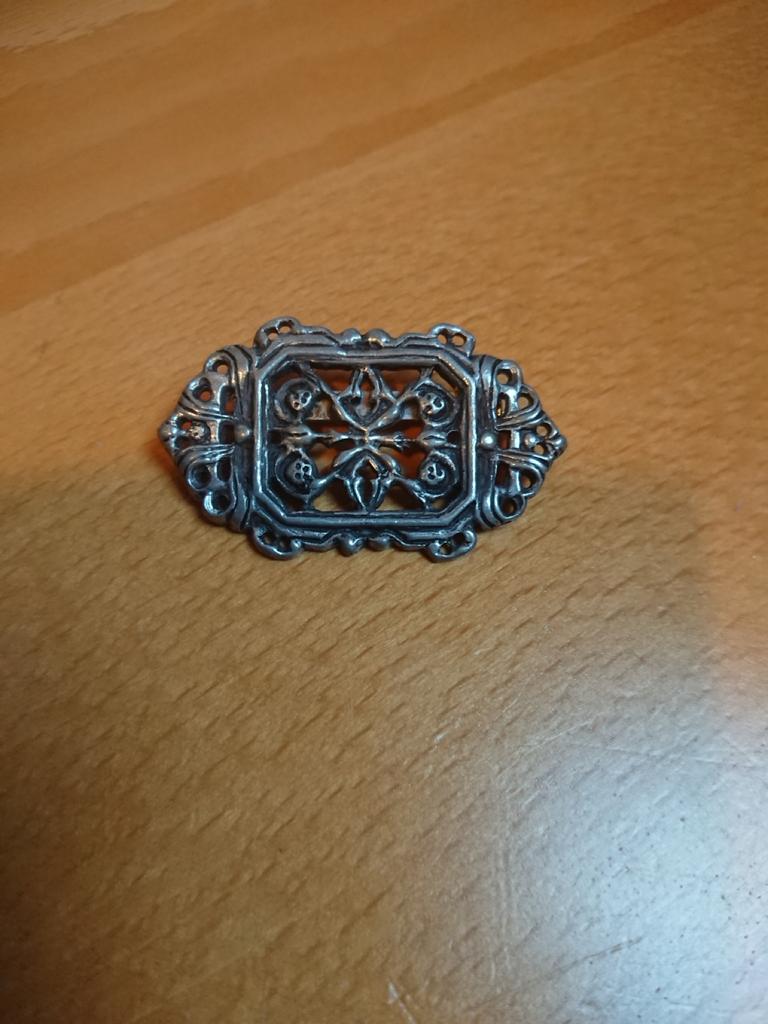 Vintage Broche Zilverkleurig Metaal Sierlijk Design, Overige materialen, 4 tot 7 cm, Gebruikt, Ophalen of Verzenden