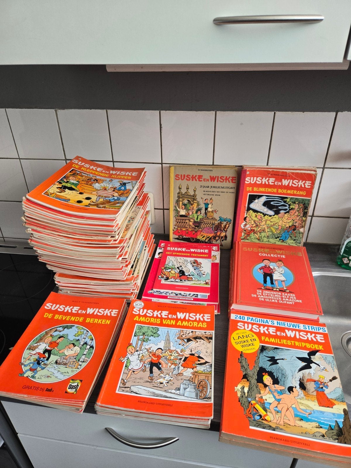 GROTE PARTIJ SUSKE EN WISKE STRIPS – 77 NUMMERS + EXTRA’S, Meerdere stripboeken, Ophalen of Verzenden, Gelezen