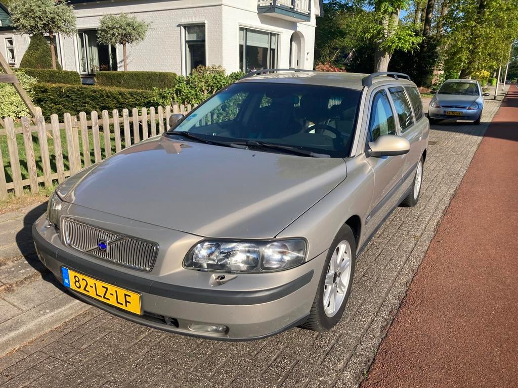Volvo V70 2.4 140PK AUT 2003 Beige, 1556 kg, 1800 kg, Beige, Stationwagon