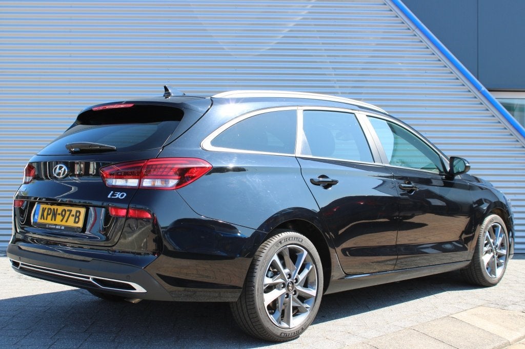 Hyundai i30 Wagon 1.0 T-GDi MHEV Comfort Smart | Navigatie |, Stof, Gebruikt, Zwart, Handgeschakeld