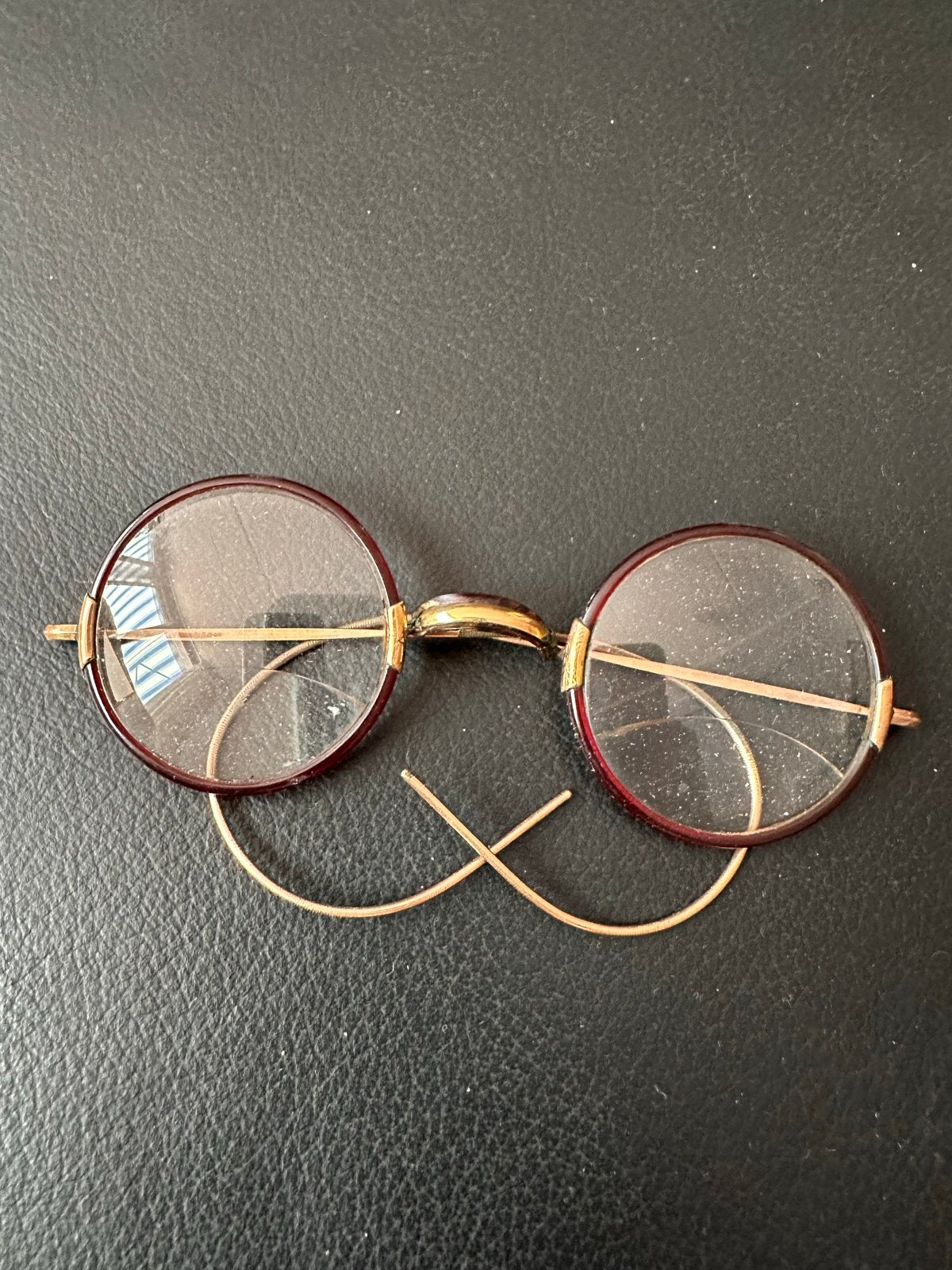Antieke John Lennon bril met originele koker, Ophalen