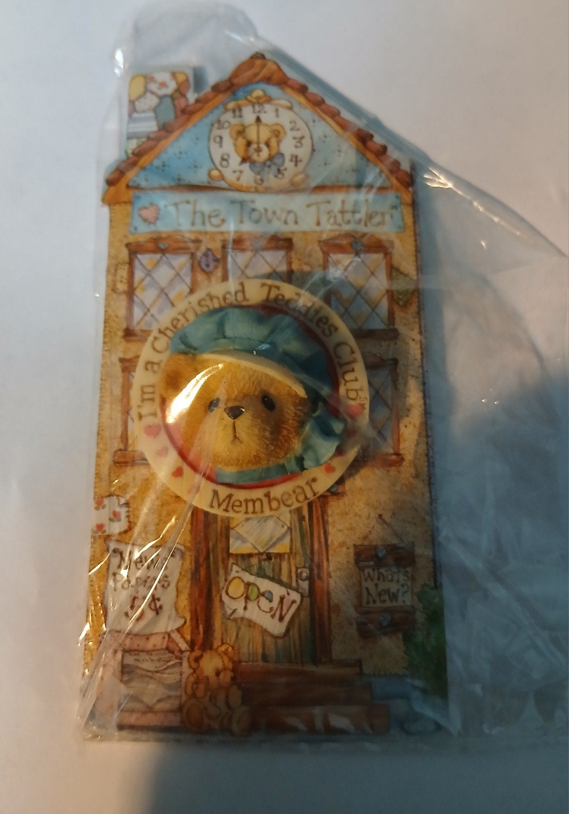 Cherished Teddies Club Membear The Town Tattler Nieuw, Verzamelen, Beren en Cherished Teddies, Ophalen of Verzenden, Nieuw, Overige typen