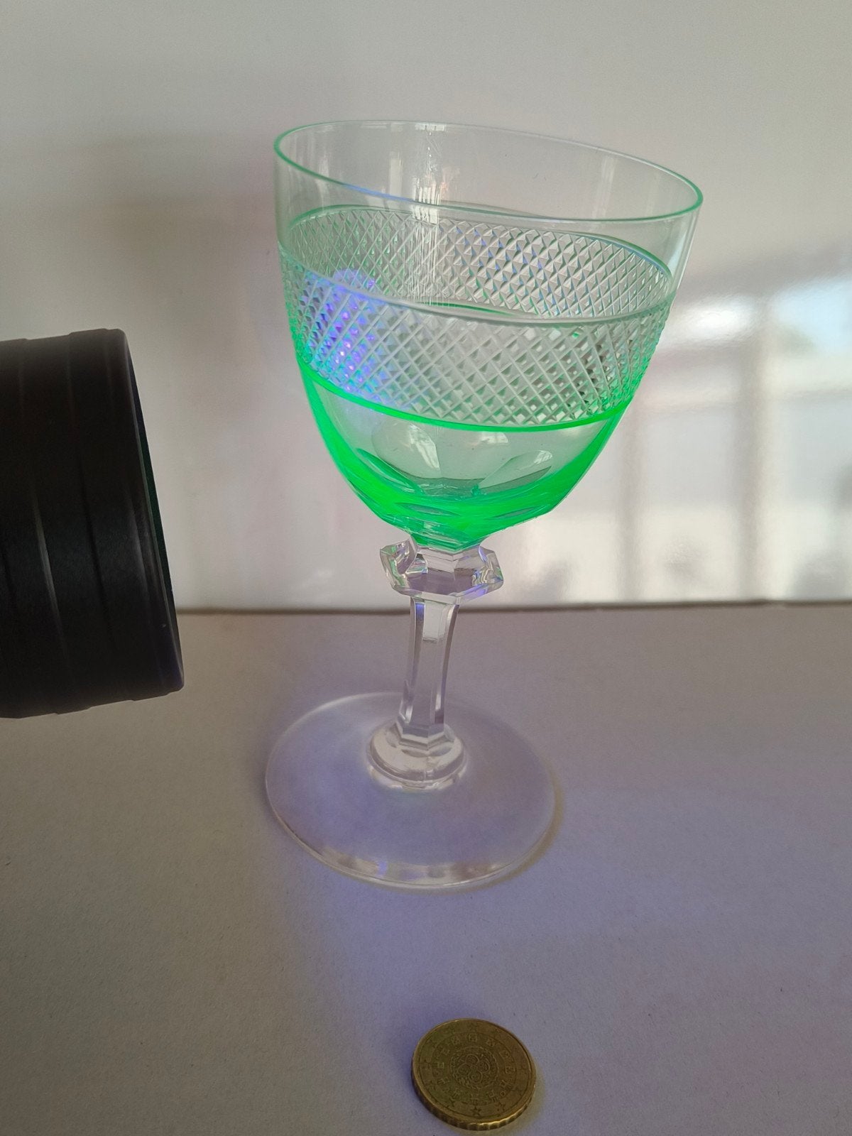 Vintage Uranium Glas Wijnglas - Lichtgevend onder UV, Ophalen of Verzenden