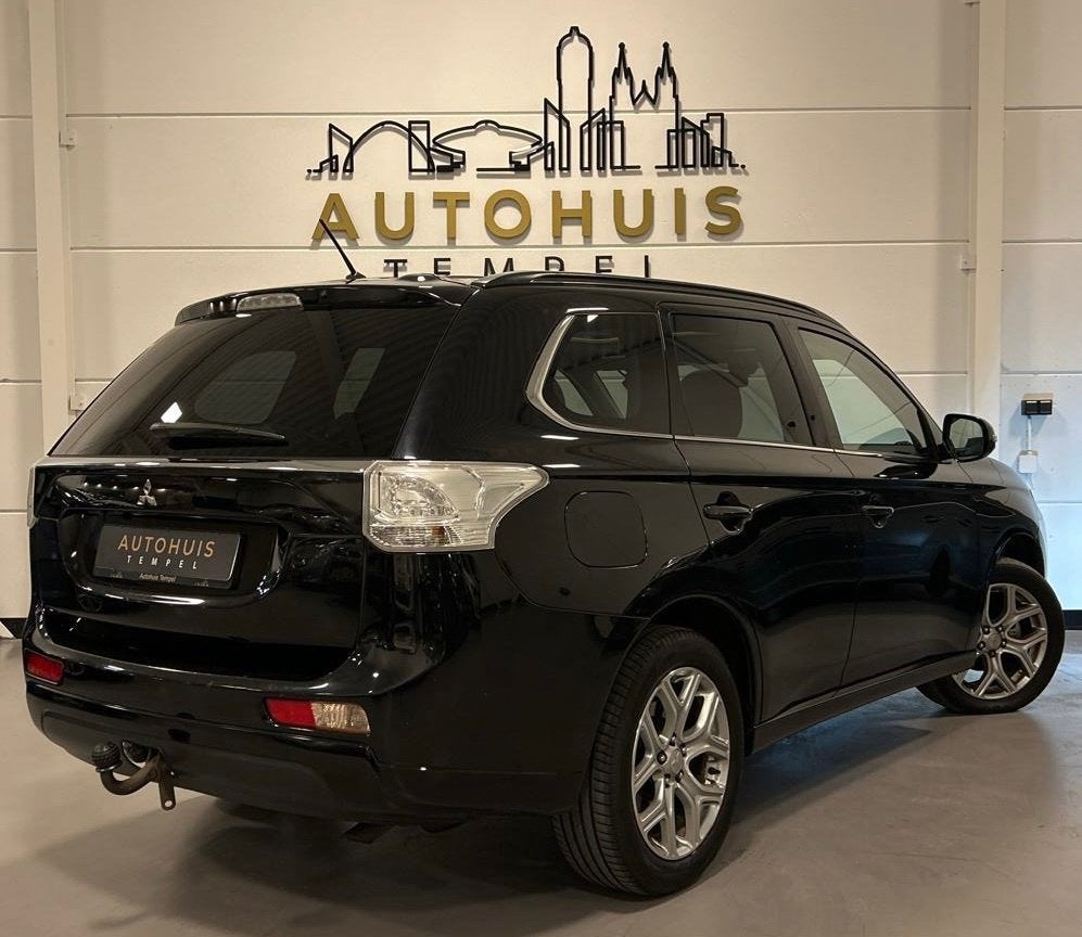 Mitsubishi Outlander 2.0 PHEV Instyle Nap Airco Pano Cruise, Beige, 4 cilinders, Bi-Xenon koplampen, Zwart