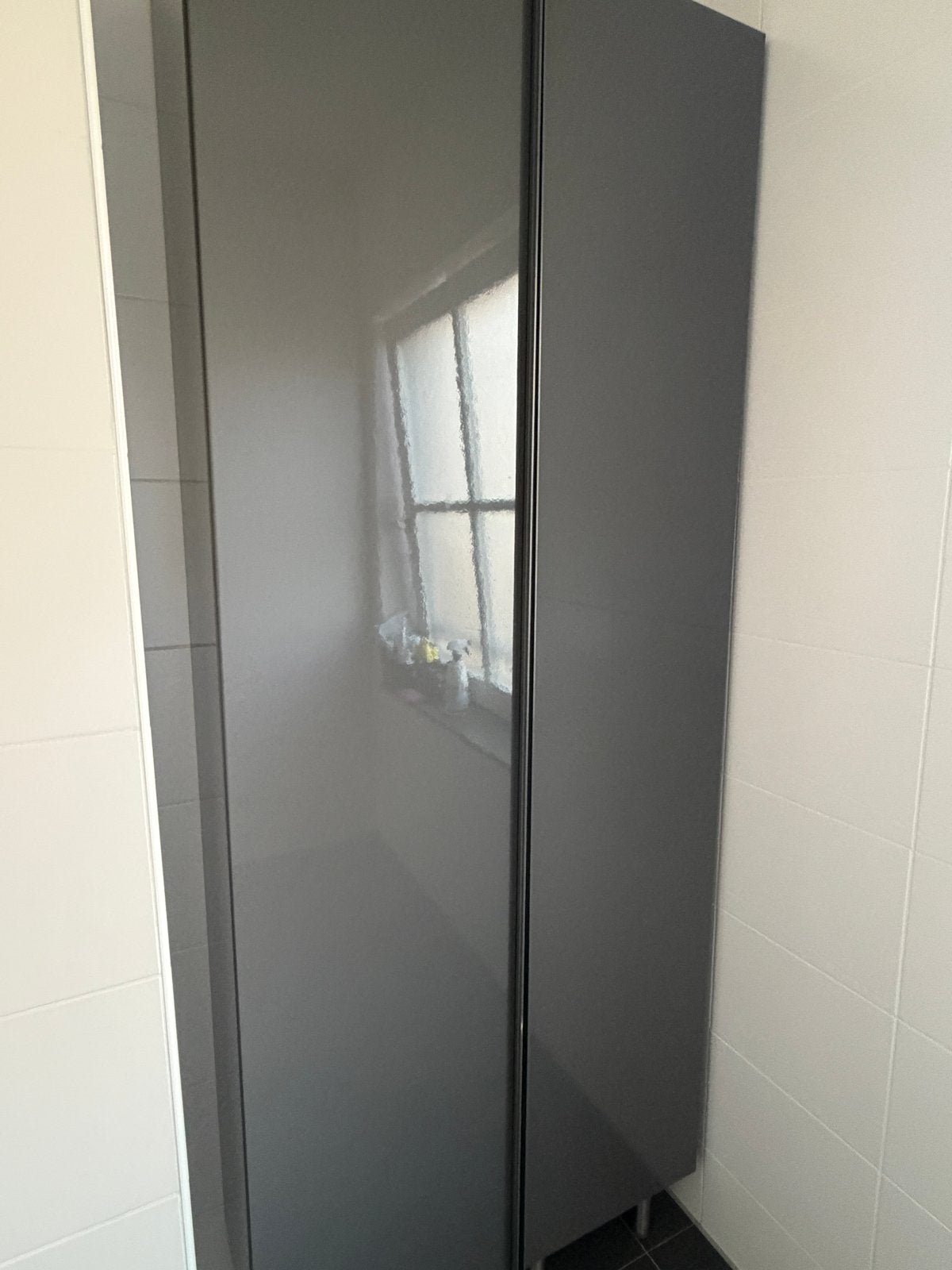 2x IKEA Badkamerkast - Hoogglans Grijs, Huis en Inrichting, Badkamer | Badkamermeubels, (Half)hoge kast, Gebruikt, Minder dan 25 cm