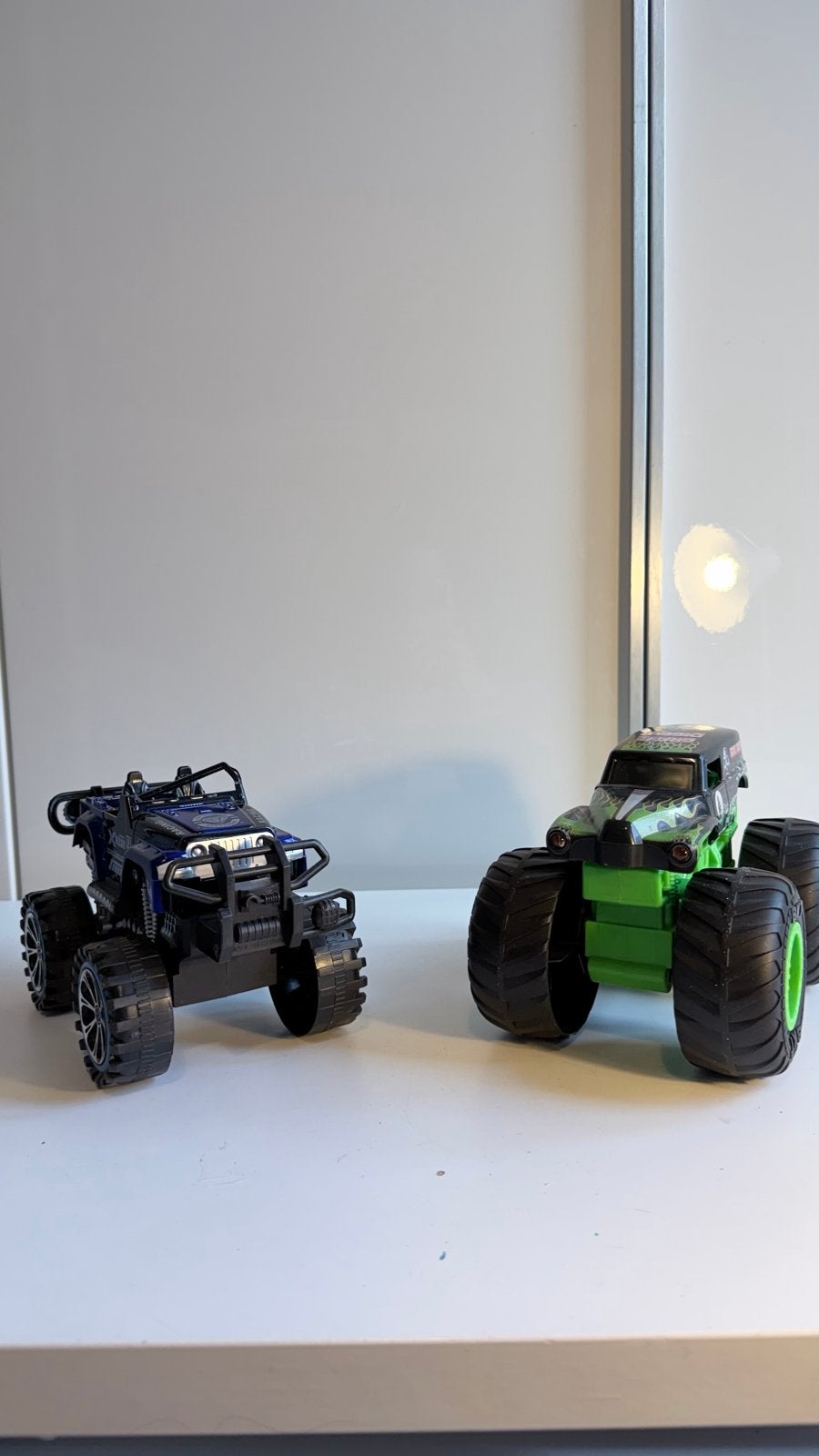 Set van 2 RC Monster Trucks - Grave Digger & X-Recan, Kinderen en Baby's, Speelgoed | Speelgoedvoertuigen, Ophalen of Verzenden