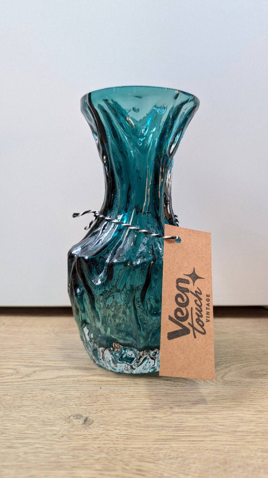 vintage vaas blauwgroen ijsglas met boomschors reliëf, Ophalen