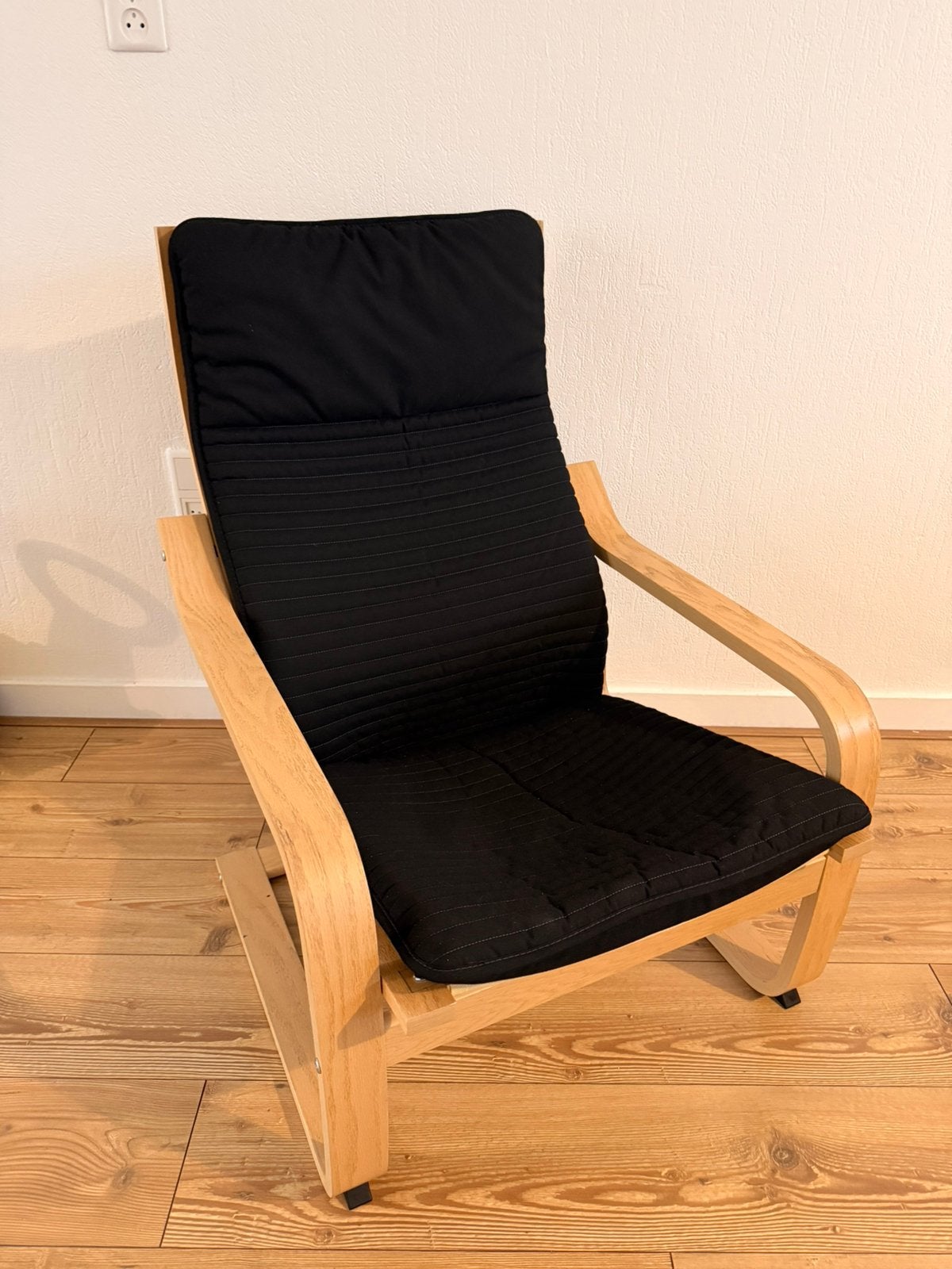 IKEA POÄNG Fauteuil - Eikenfineer/Zwart, Ophalen of Verzenden, Zo goed als nieuw, Zwart, Eén