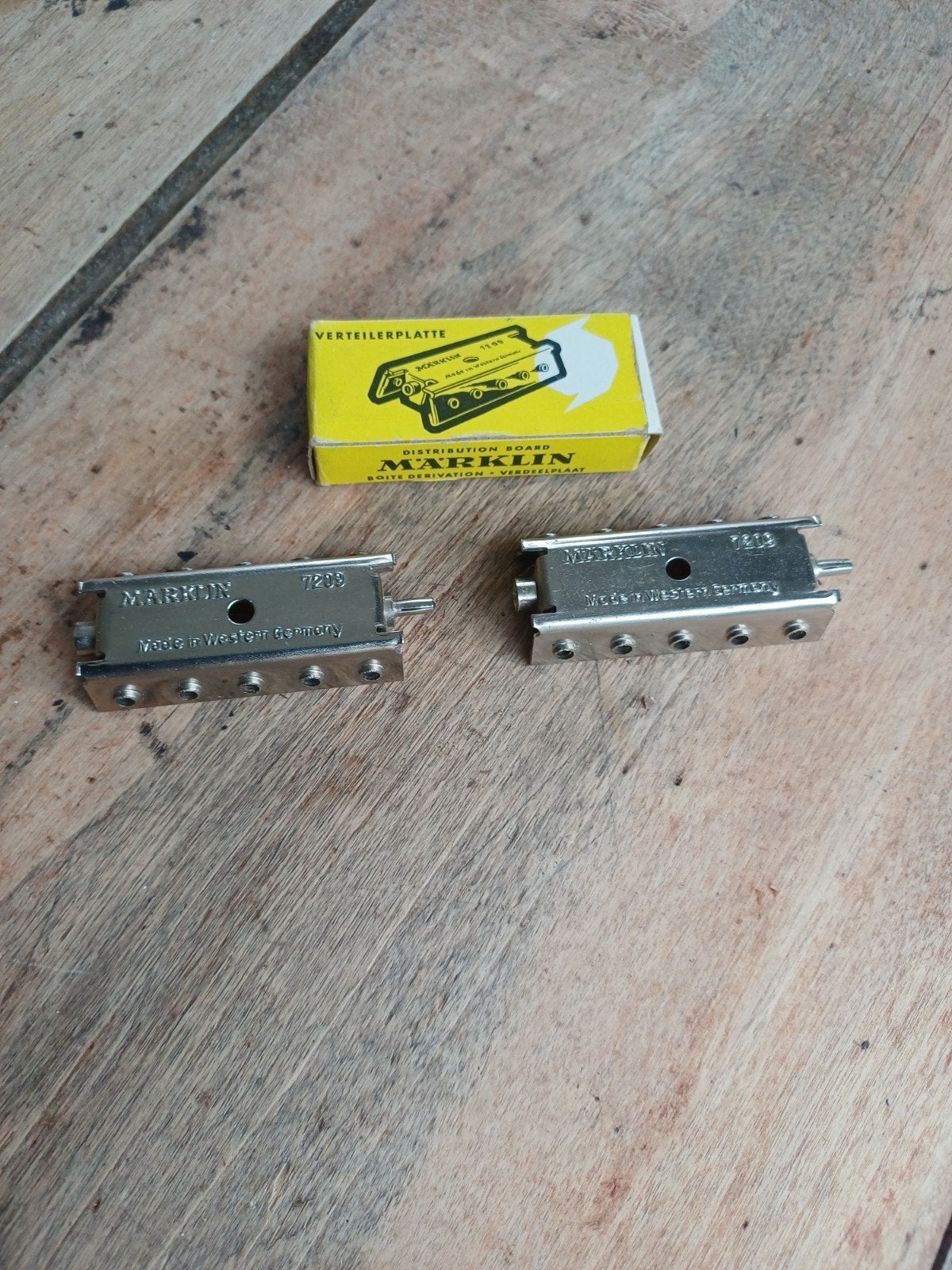 Marklin 2 verdeelplaatjes., Ophalen of Verzenden, Wisselstroom, Wagon, Märklin
