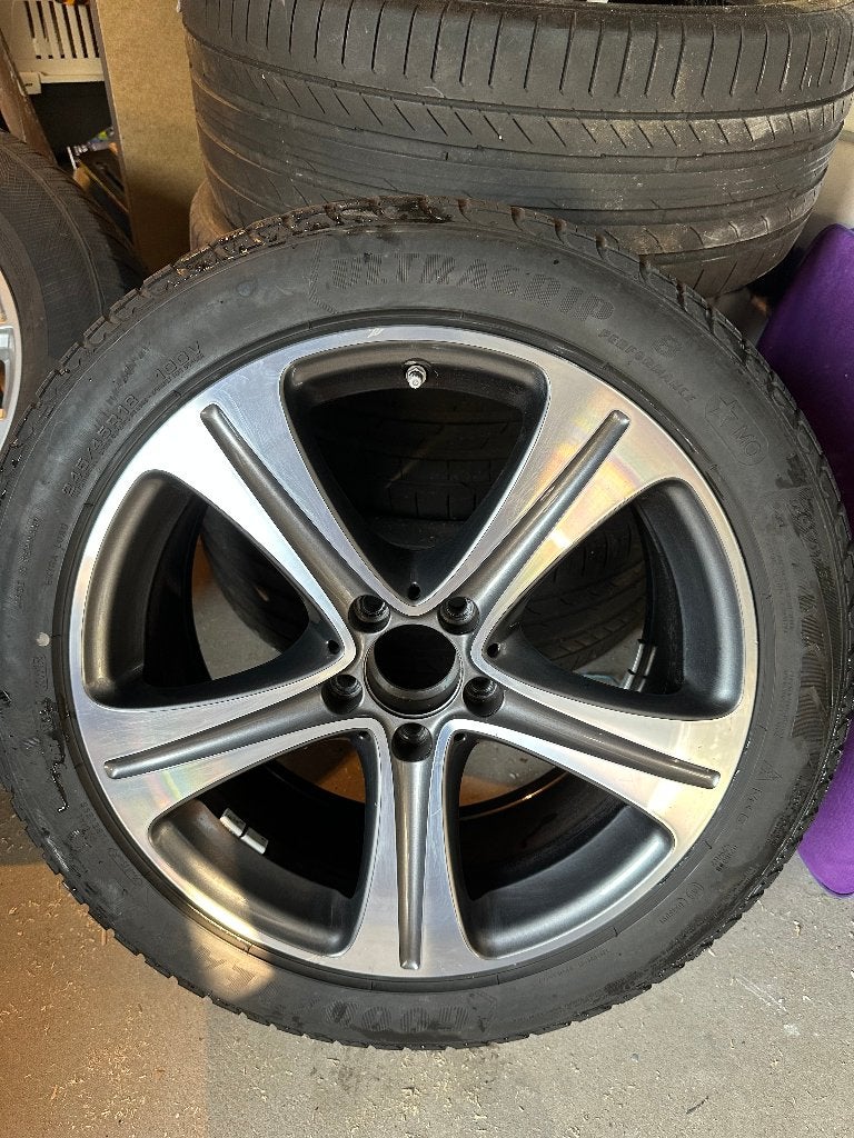 Mercedes 18 inch velgen met winterbanden en losse banden, Auto-onderdelen, 18 inch, Gebruikt, Banden en Velgen, Personenwagen