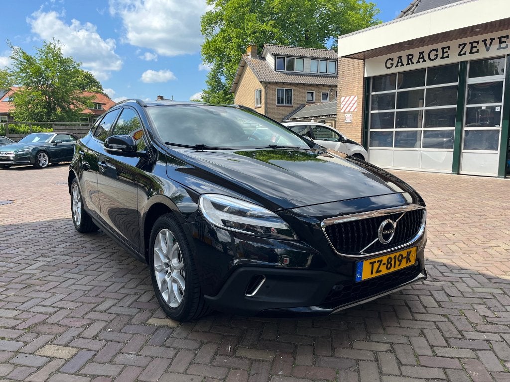 VOLVO V40 CROSS COUNTRY ZWART (Sportief model), Auto's, Automaat, Zwart, Zwart, Leder