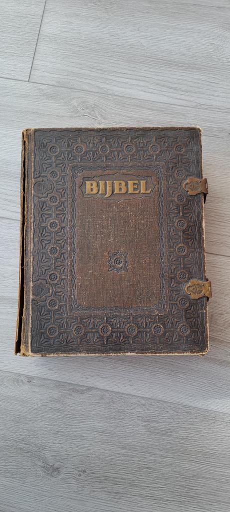 Grote oude Bijbel uit 1953, Juliankerk Tuindorp, Ophalen