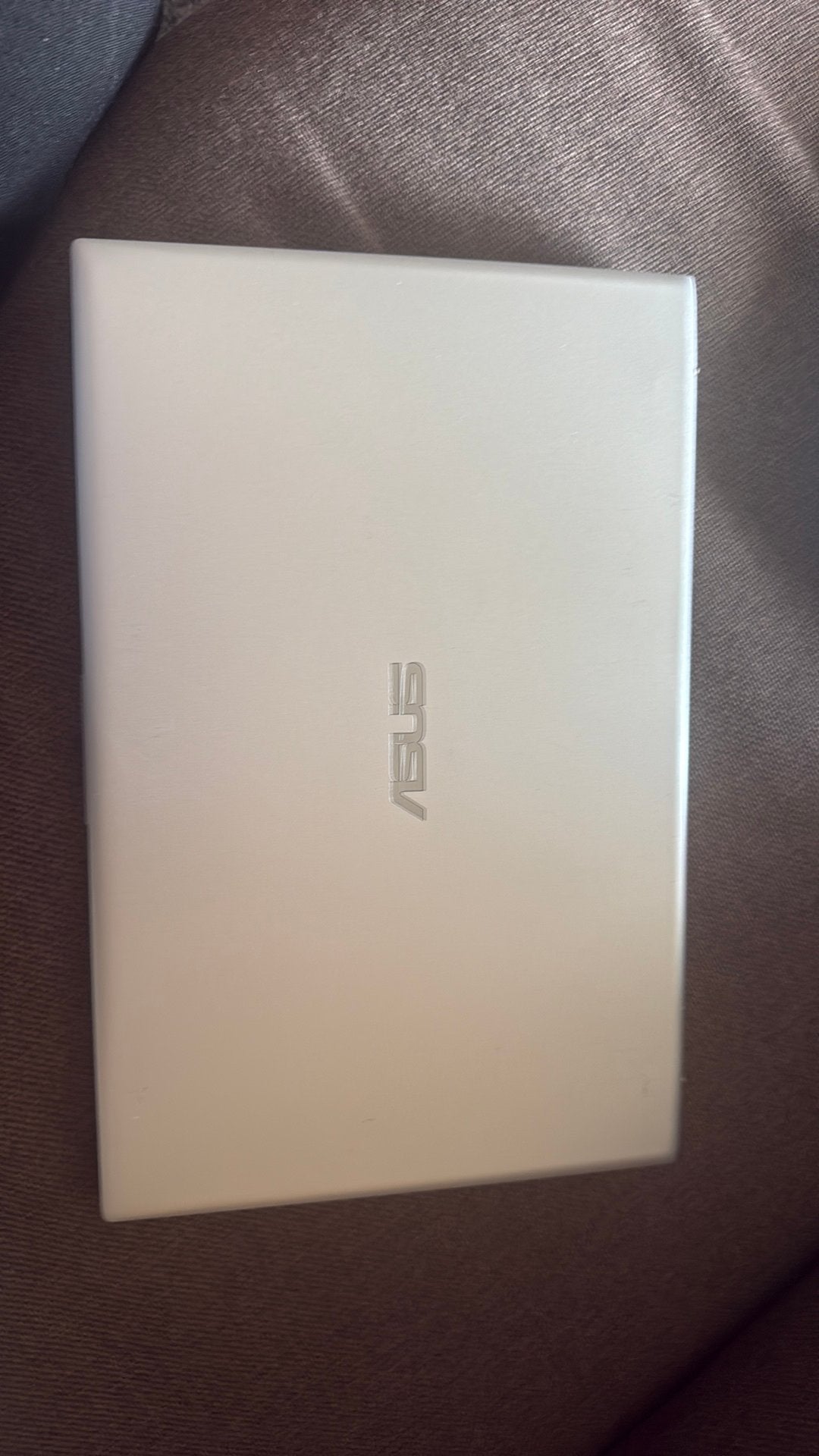 ASUS VivoBook 14 X412FA + oplader + laptop tas, 2 tot 3 Ghz, Qwerty, 8 GB, 14 inch