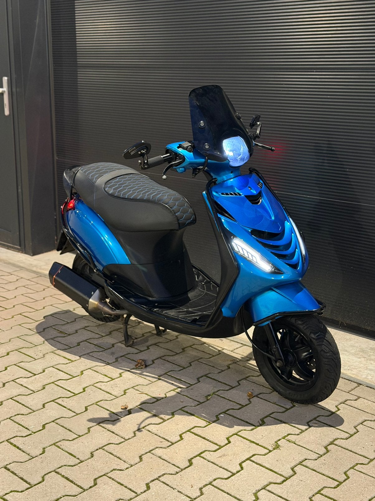 Piaggio zip 80cc 4t 2017 ice bleu full option pops en bangs, Fietsen en Brommers, Ophalen, Zo goed als nieuw, Benzine