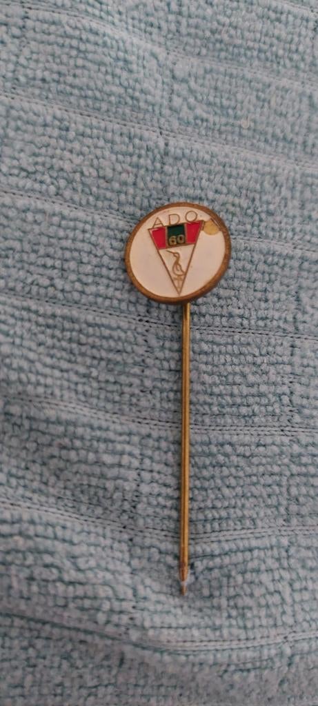 Vintage ADO 60 Speldje/Pin, Ophalen of Verzenden, Gebruikt, Sport, Speldje of Pin