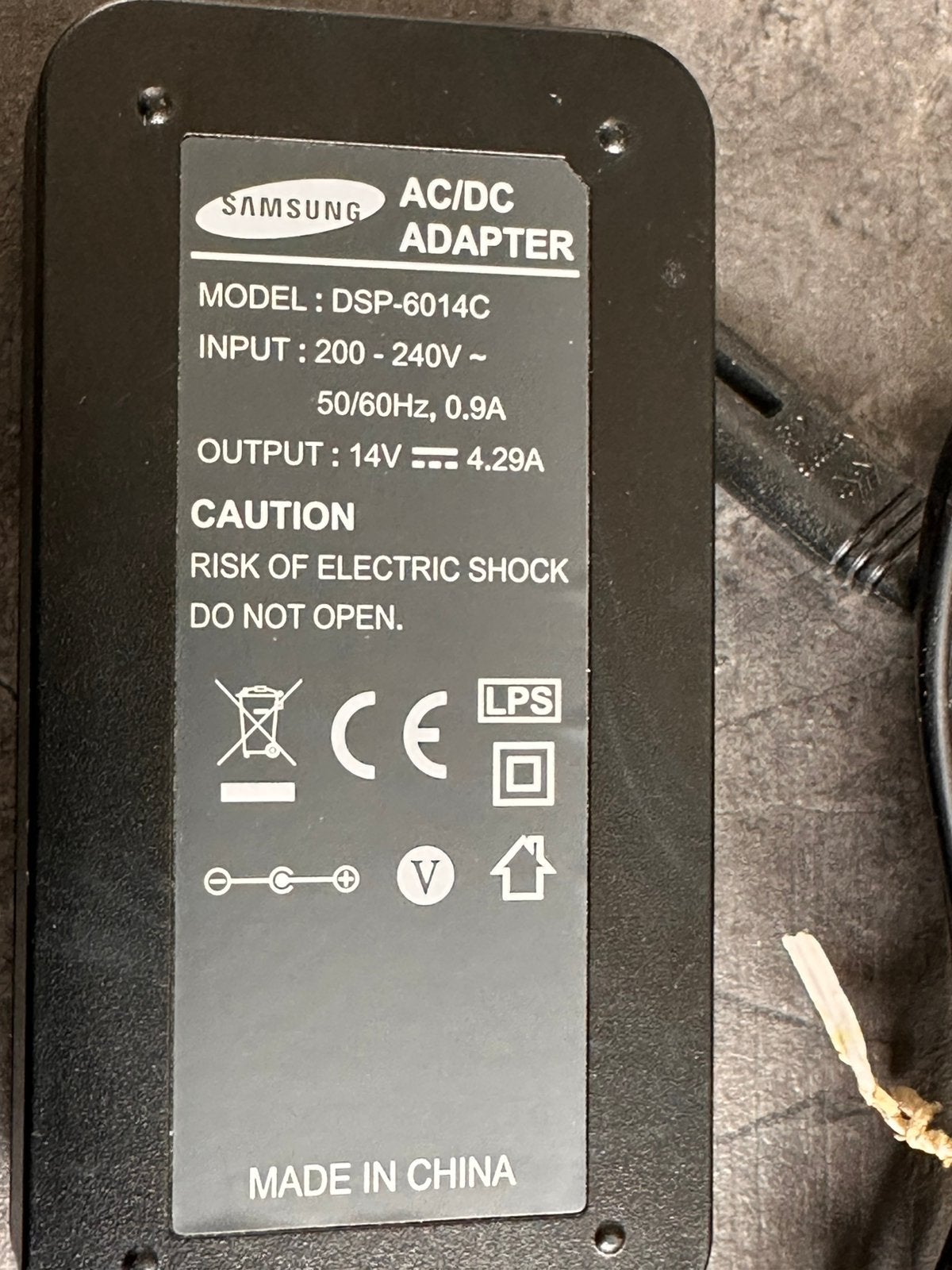 Samsung Voedingsadapter DSP-6014C - 14V 4.29A, Ophalen of Verzenden, Zo goed als nieuw