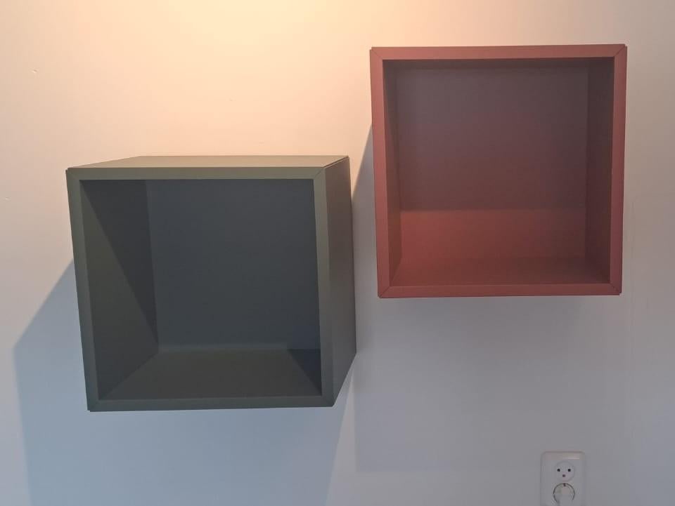 Eket kast, 2 stuks, groen en rood,  35x35x35 cm, Ophalen, Nieuw, Minder dan 150 cm, Minder dan 100 cm