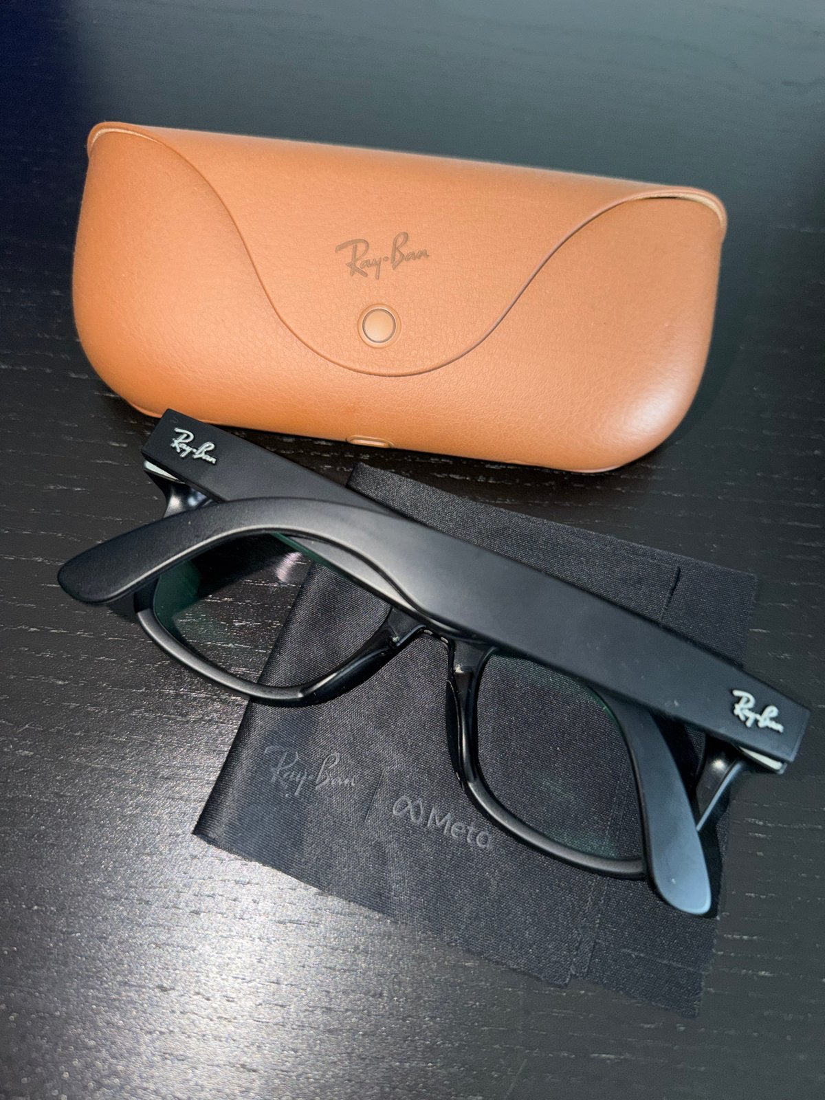 Foto 4 van Ray-Ban Stories Wayfarer Smartbril met Oplaadcase