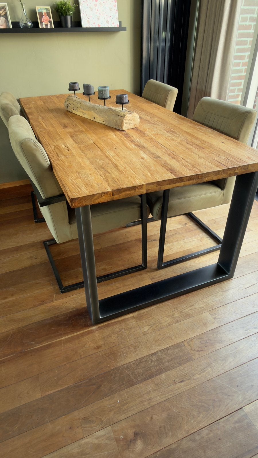 Industriële Romaro eettafel 190x95 + 4 Parantino armstoelen, Huis en Inrichting, Tafels | Eettafels, Ophalen, Teakhout, 50 tot 100 cm