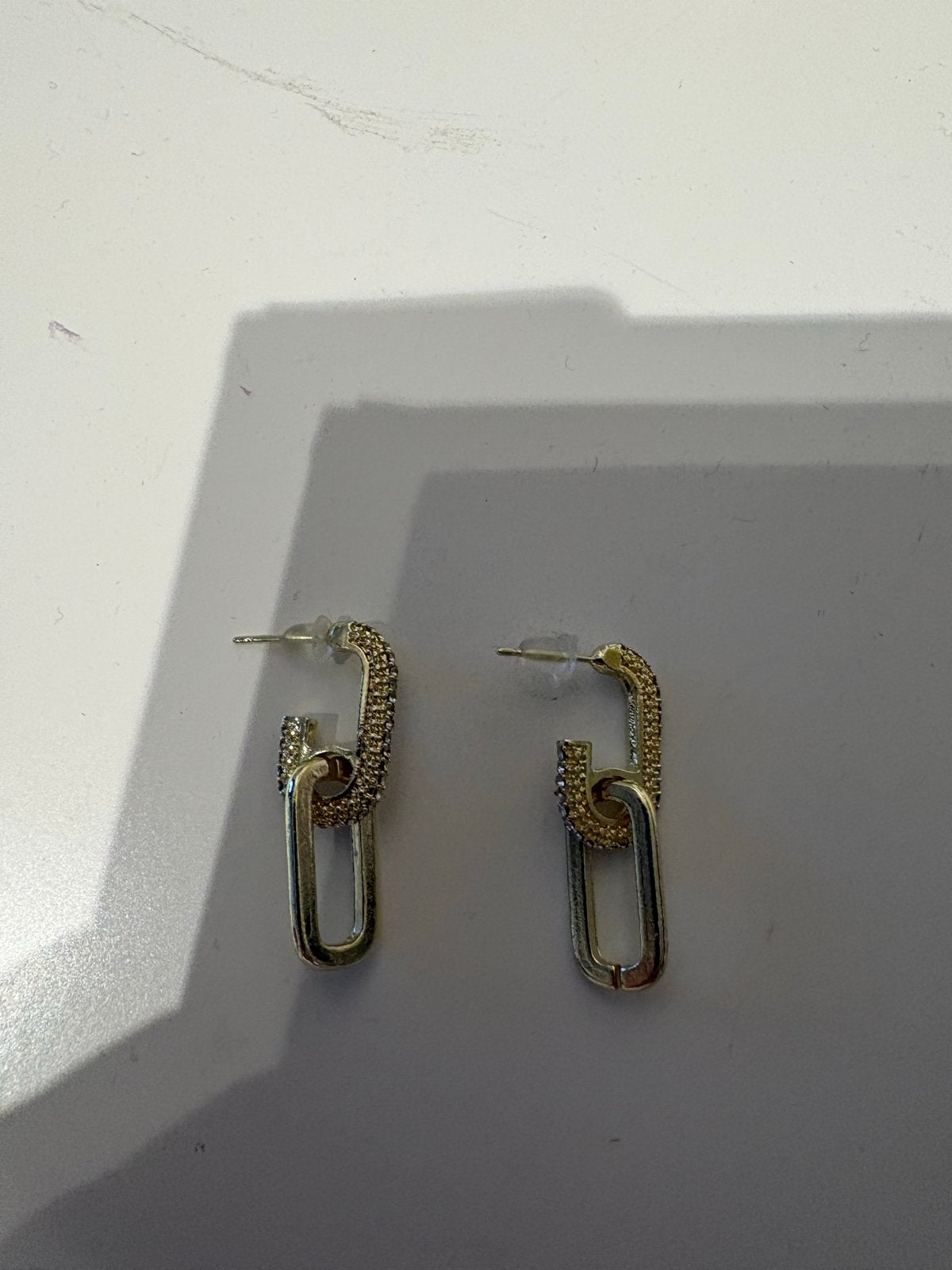 Goudenkleurige Oorbellen met Schakeldesign en Strass, Sieraden, Tassen en Uiterlijk, Overige materialen, Hangers, Ophalen of Verzenden