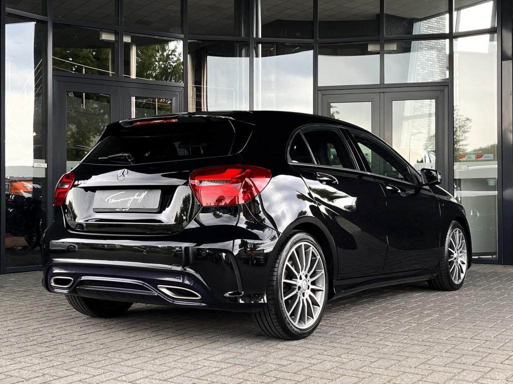 Mercedes-benz A-KLASSE 180 AMG AUT. NIGHT ED. - ORG. NL., Auto's, Automaat, Gebruikt, Euro 6, 4 cilinders