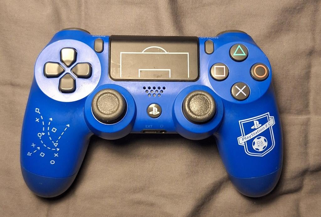 PlayStation 4 Controller – FC PlayStation – Refurbished, Refurbished, Ophalen of Verzenden, Controller, PlayStation 4