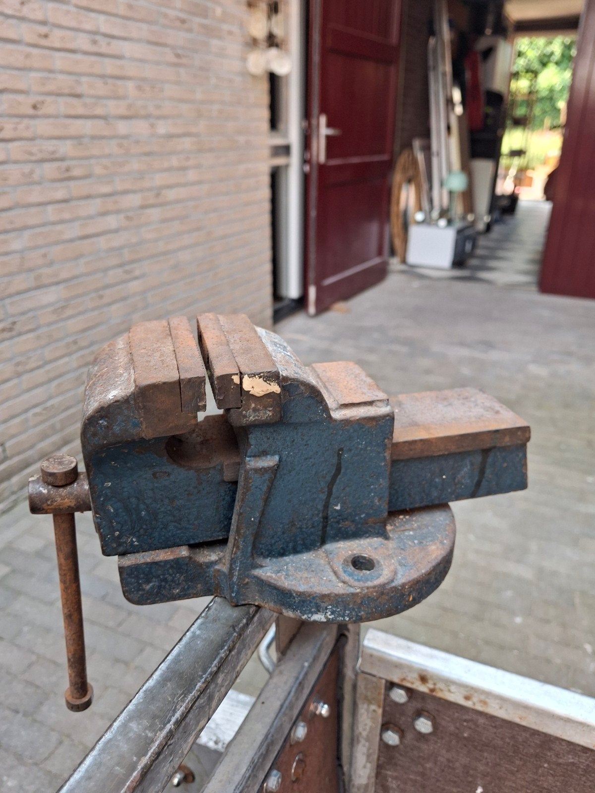 Robuuste bankschroef 80MM - Gebruikt maar functioneel, Ophalen, Gebruikt, Bankschroef, Overige merken