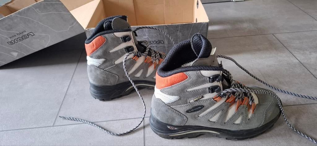 Lowa schoenen wandelschoenen maat 39 igs, Sport en Fitness, Bergsport en Wandelen, Ophalen of Verzenden, Gebruikt, Schoenen