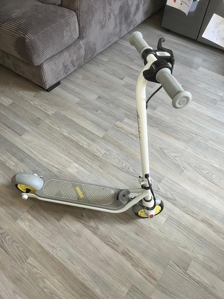 Segway Ninibot zing c8, Fietsen en Brommers, Steps, Zo goed als nieuw, Elektrische step (E-scooter), Ophalen of Verzenden