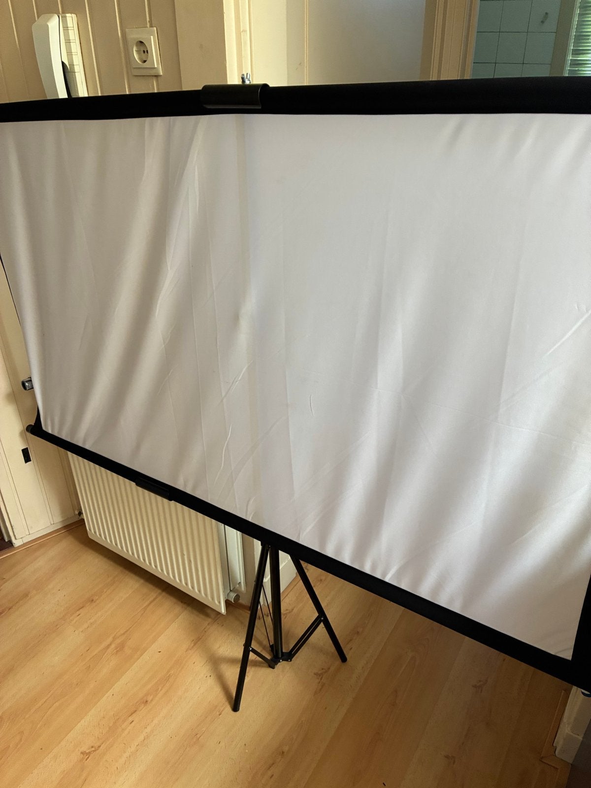 70 inch projectiescherm op statief, Ophalen, Handmatig, Gebruikt