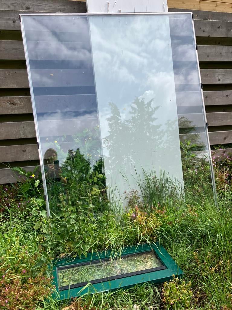 Gratis af te halen: raam, kozijn en klein kiepraam, Ophalen, Gevelraam of Ruit, Gebruikt, 160 cm of meer