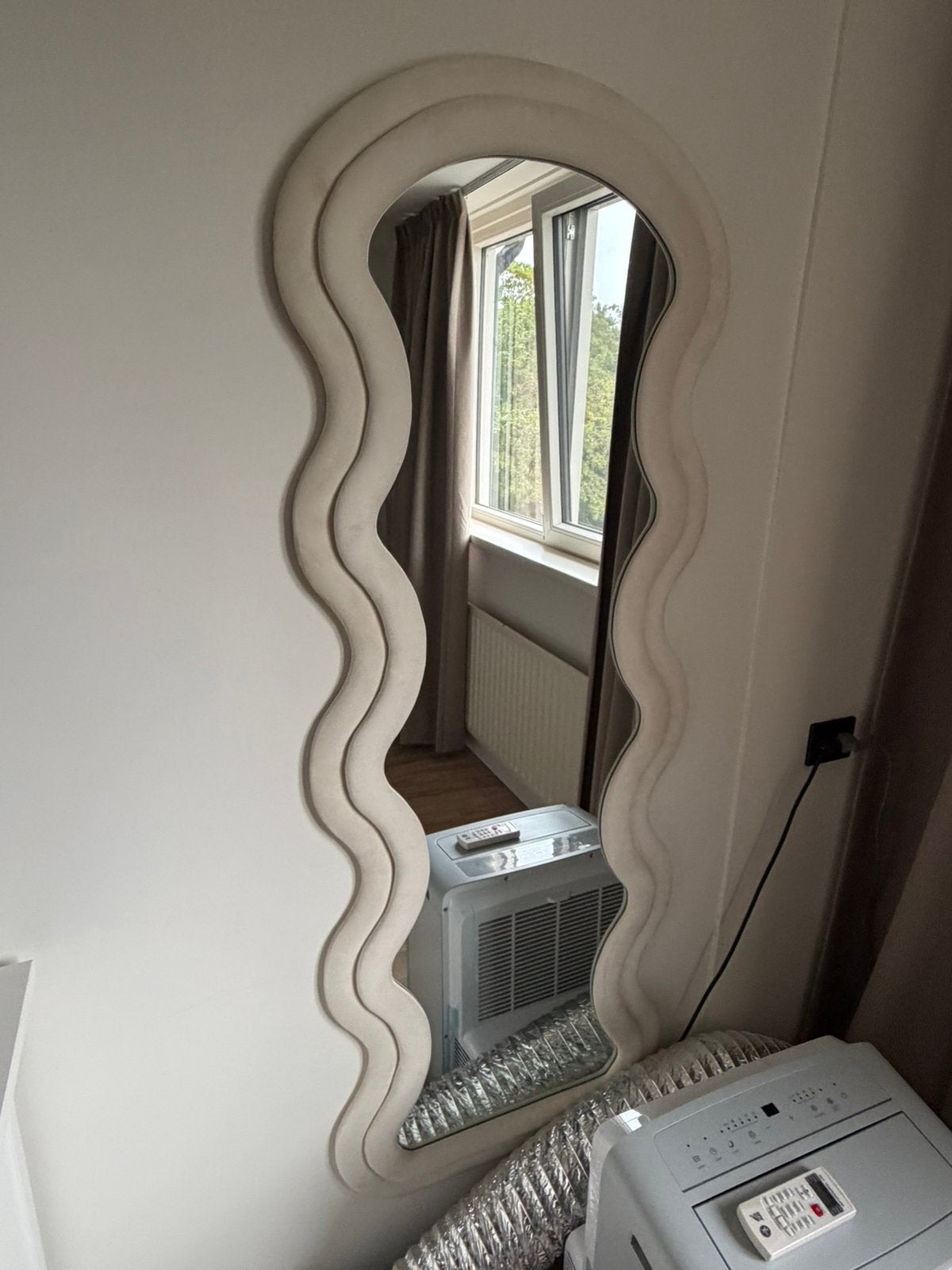 Wavy Suede Velvet Spiegel - zo goed als nieuw, Ophalen, Zo goed als nieuw, Overige vormen, 150 tot 200 cm