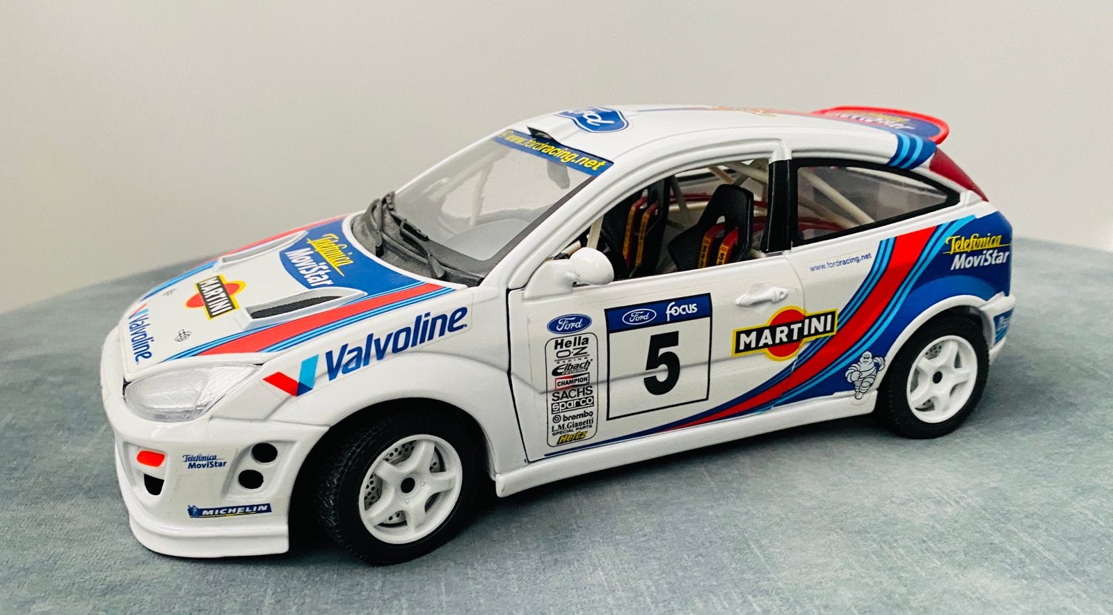 Ford Focus WRC Rally 1:18 | Martini/Valvoline | Diecast, Ophalen of Verzenden, Zo goed als nieuw, Auto, Bburago