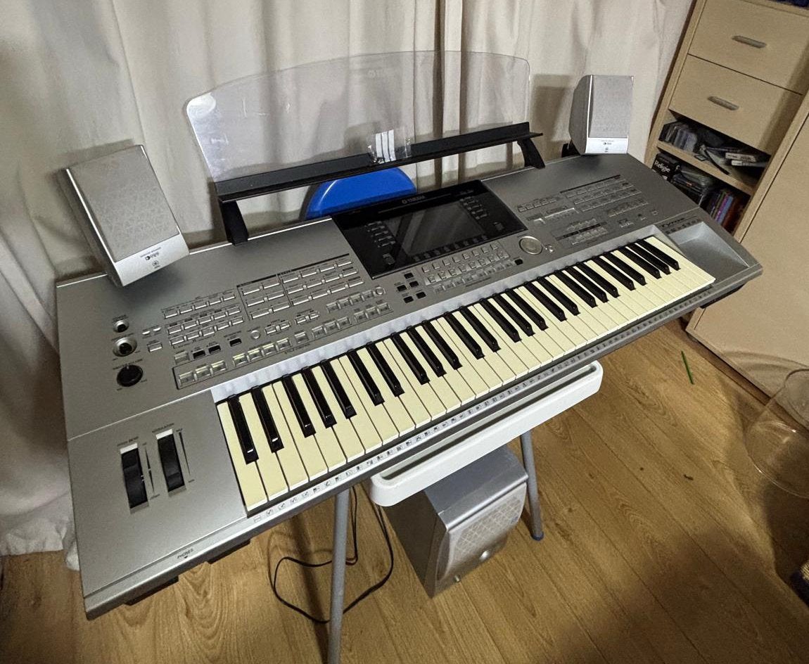 Keyboard Tyrus 1 met standaard en speakers, Ophalen, Zo goed als nieuw