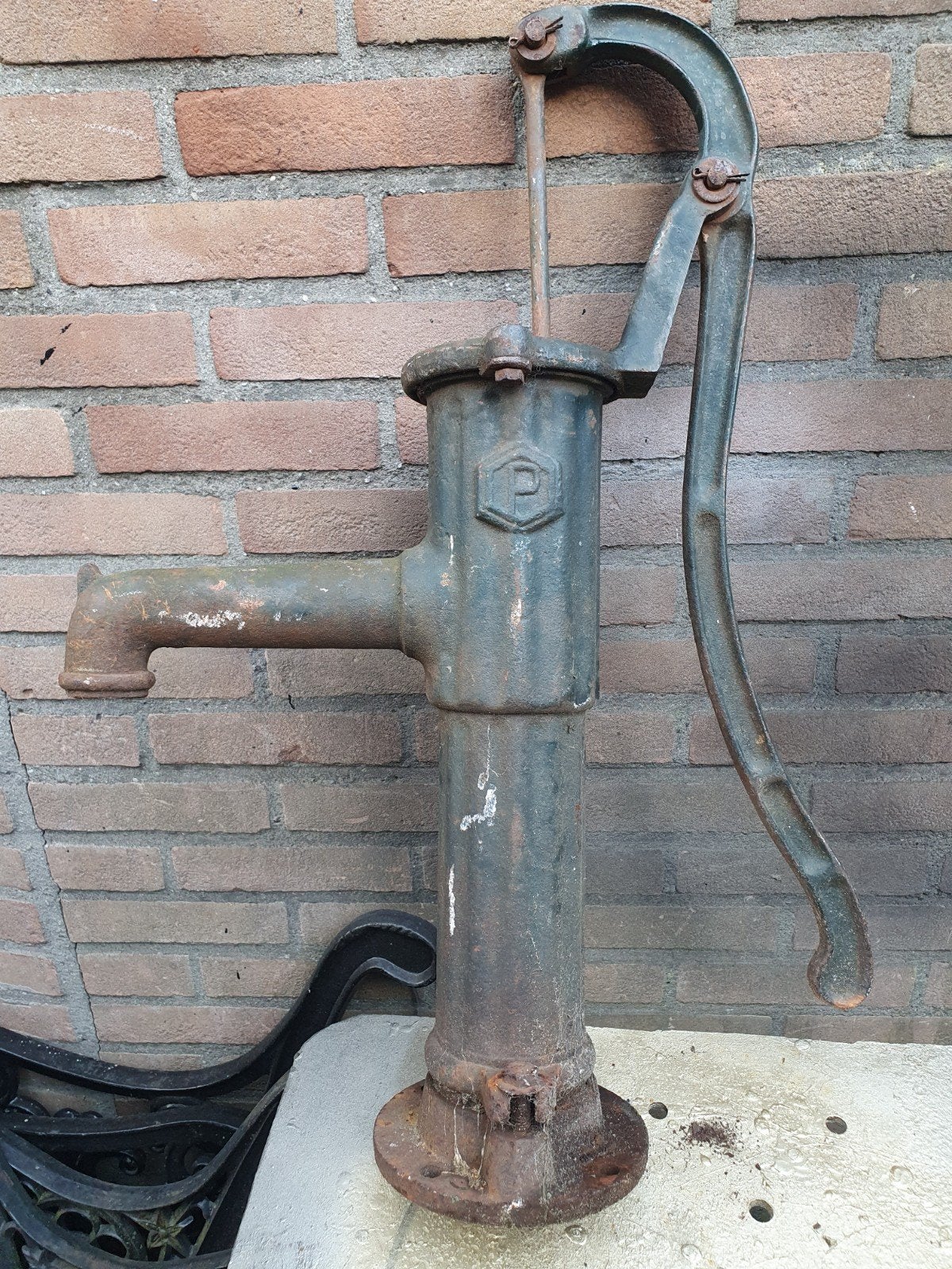 Antieke gietijzeren waterpomp - Decoratief object, Ophalen