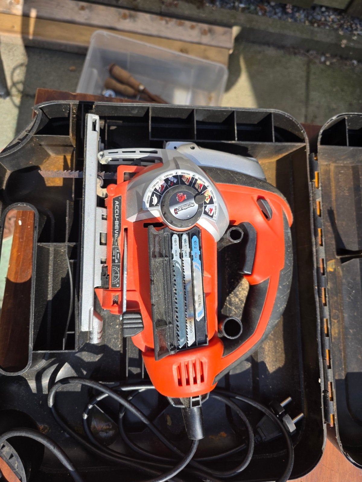 Black & Decker KS950SL Pendeldecoupeerzaag (Type 1), Doe-het-zelf en Verbouw, Gereedschap | Zaagmachines, Ophalen, Gebruikt, 600 tot 1200 watt