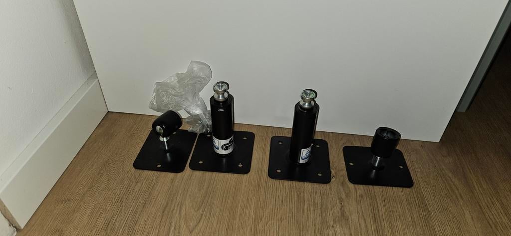 KRK VXT4 wall mount bracket muurbeugel set, Ophalen of Verzenden, Zo goed als nieuw